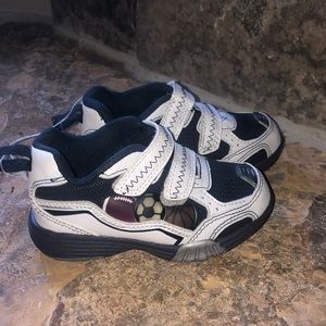 Carters sports shoes size 6